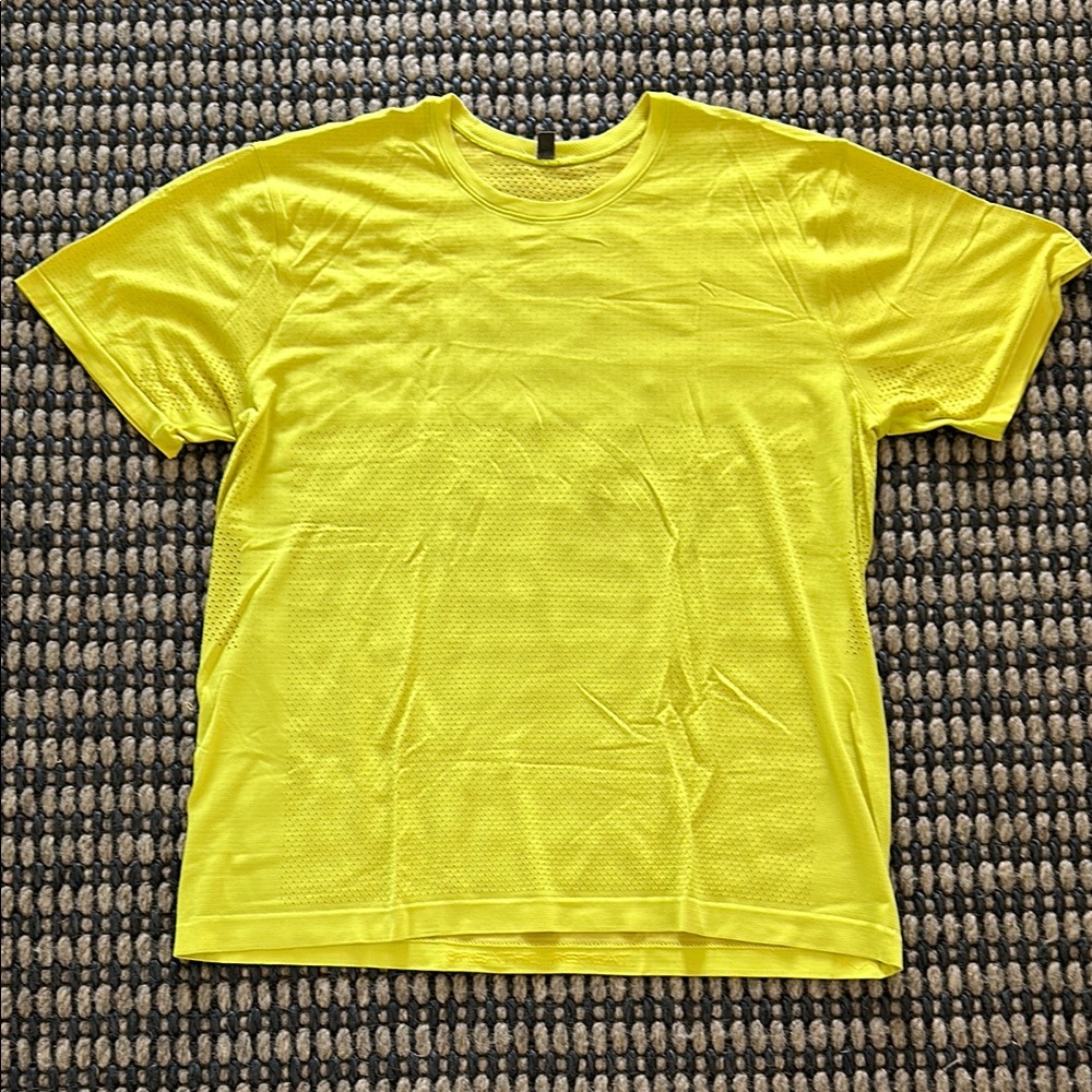 Lululemon Athletica Yellow Short Sleeve Tee